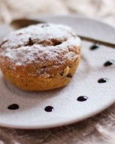 Морковные маффины с изюмом и орехами