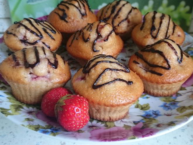 Рецепт мятных маффинов с клубникой