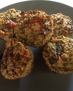 Овощные маффины из киноа с копченым лососем