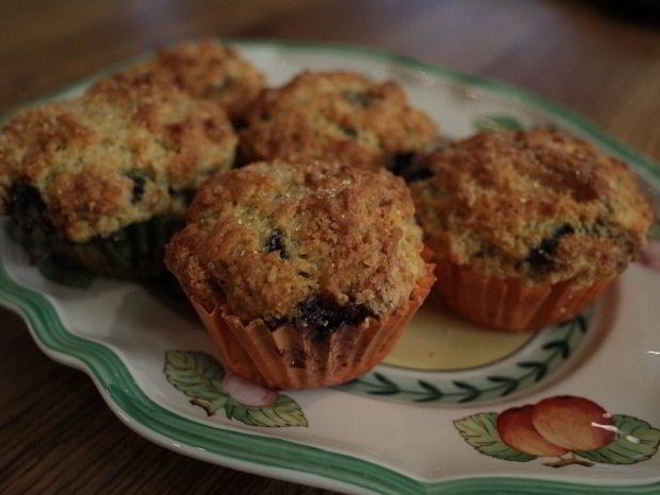 Рецепт сахарных маффинов с черничным джемом