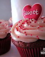 Шоколадные маффины со сливочной глазурью