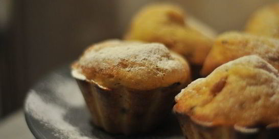 Творожные маффины с корицей и шоколадной крошкой