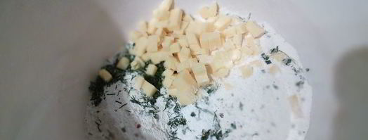 закусочные маффины в стаканчиках из чоризо-салями. Шаг 2