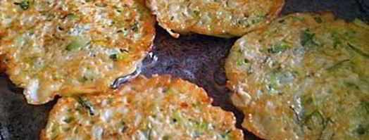 башенки из кабачковых оладий и брынзы. Шаг 4