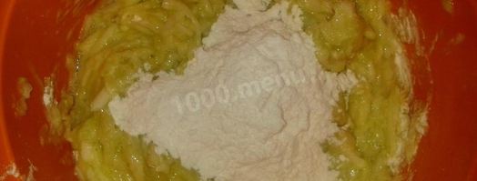 кабачковые оладьи с сосисками. Шаг 4