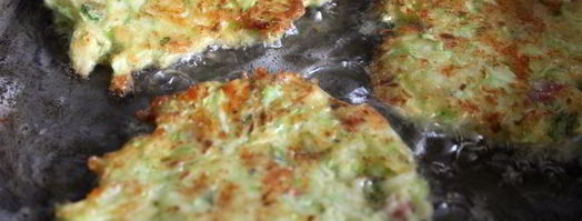 кабачковые оладьи с сыром, беконом и мятой. Шаг 6