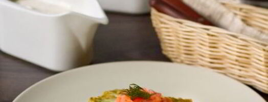 кабачковые оладьи со сметанным соусом и лососем. Шаг 14