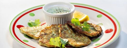 оладушки из цукини с фетой и соусом из огурца. Шаг 3