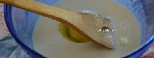 оладушки на кефире с яблоками. Шаг 2