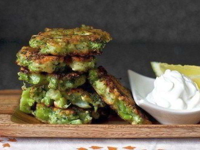 Рецепт оладий из брокколи с сыром