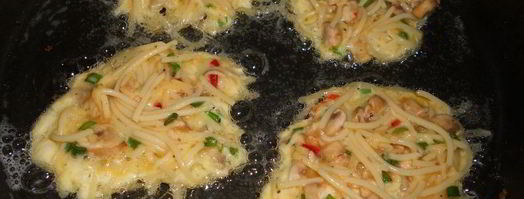 оладьи из спагетти с грибами, зеленью и сыром. Шаг 4