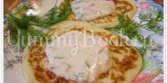 Оладьи кабачковые под сырным соусом