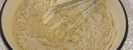 оладьи на кефире с черникой. Шаг 5