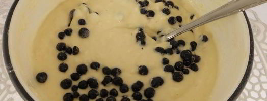 оладьи на кефире с черникой. Шаг 6