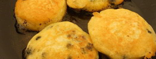 оладьи на кефире с черникой. Шаг 7