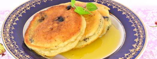 оладьи на кефире с черникой. Шаг 9