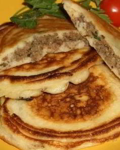 Оладьи на кефире с мясной начинкой