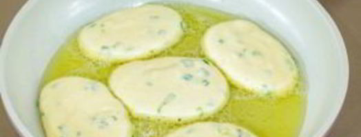 оладьи на сметане с зеленым луком. Шаг 8