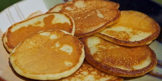 Оладьи на воде с яйцами