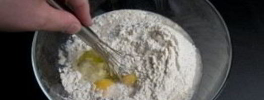 оладьи на воде с яйцами. Шаг 3