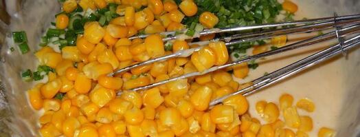 оладьи с кукурузой под чесночным соусом. Шаг 7