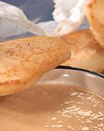 Оладьи с соусом из изюма