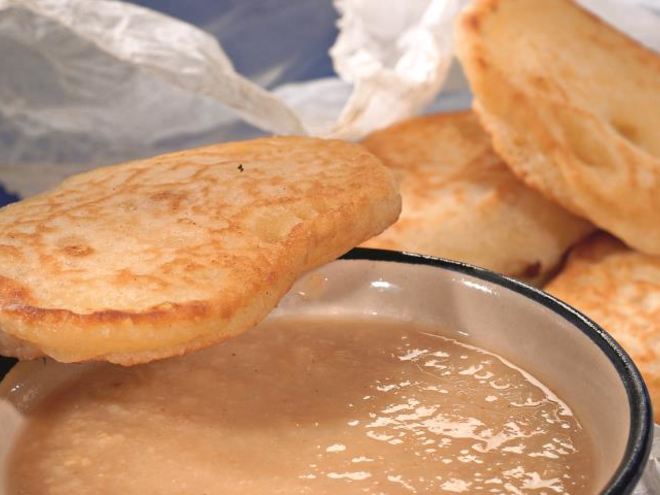 Рецепт оладий с соусом из изюма