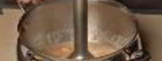 оладьи с соусом из изюма. Шаг 2