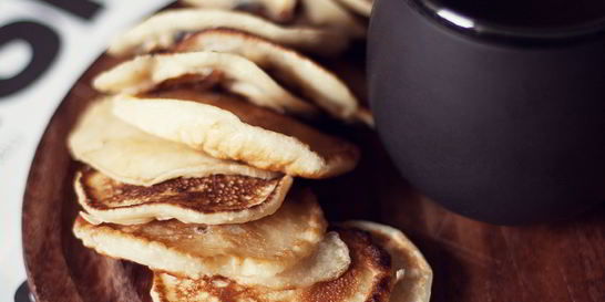 Оладьи с яблоком и фундуком