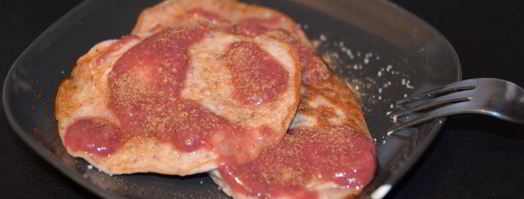 оладьи с земляникой и ягодным соусом. Шаг 8