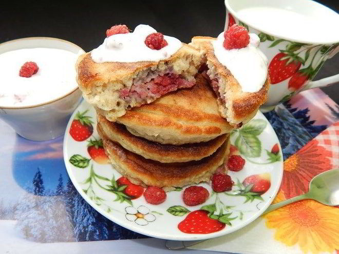 Рецепт овсяных оладушек с малиной