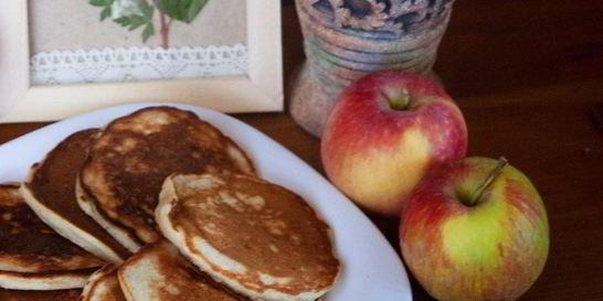 Овсяные оладьи с яблоком