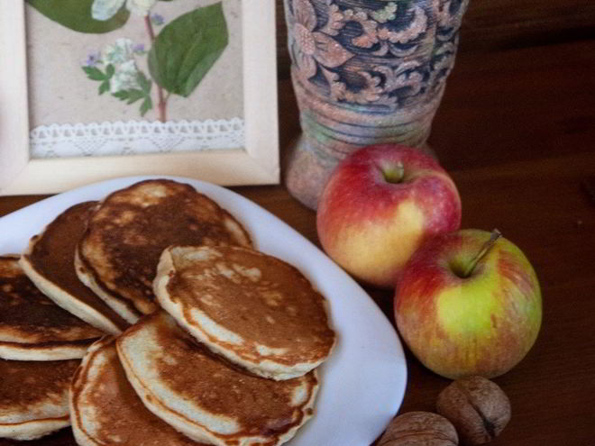 Рецепт овсяных оладий с яблоком