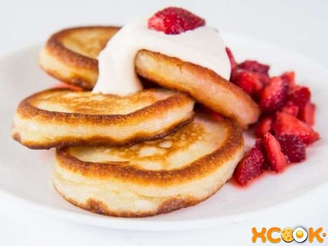 Рецепт пышных оладий на кислом молоке