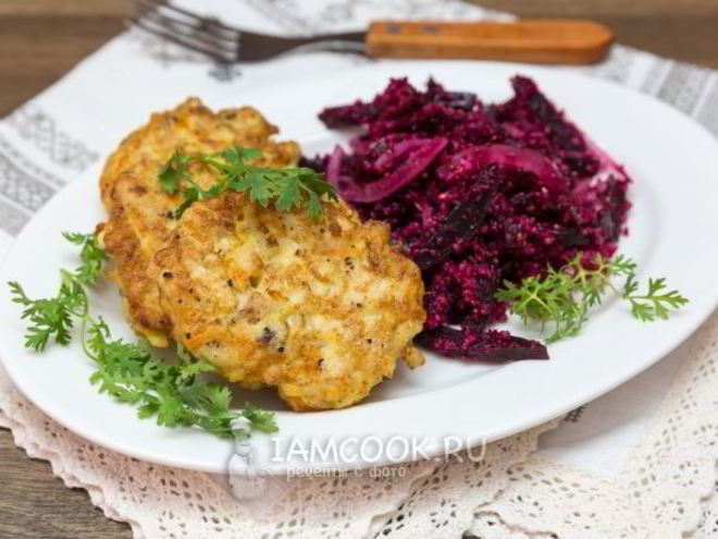 Рецепт рубленых куриных оладий с жареными овощами