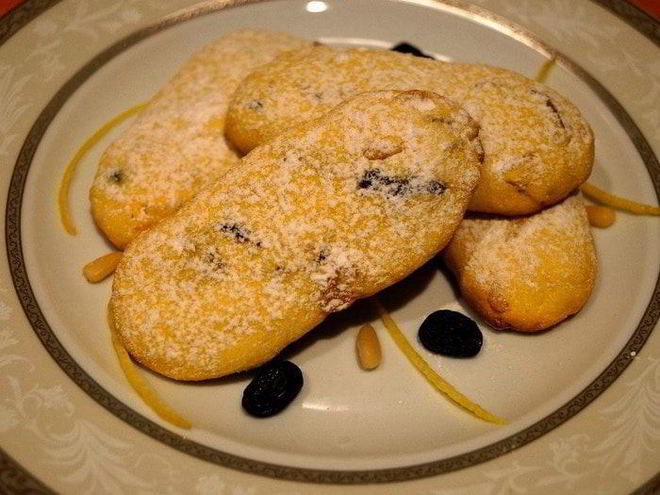 Рецепт кукурузного печенья с изюмом, кедровыми орехами и лимонной цедрой