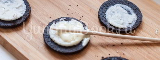 мумии из печенья орео на хэллоуин. Шаг 2