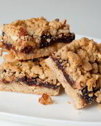 Нарезное печенье с джемом и миндалем