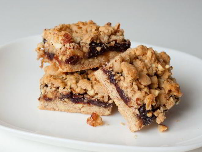 Рецепт нарезного печенья с джемом и миндалем