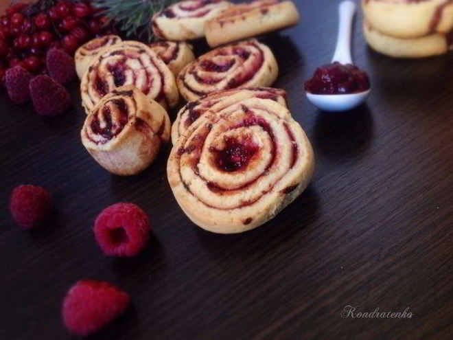 Рецепт печенья ежевично-малиновые завитушки