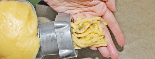 печенье хризантема через мясорубку. Шаг 7