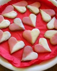 Печенье сердечки с двуцветной глазурью