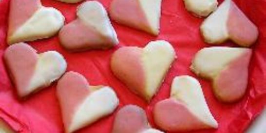 Печенье сердечки с двуцветной глазурью