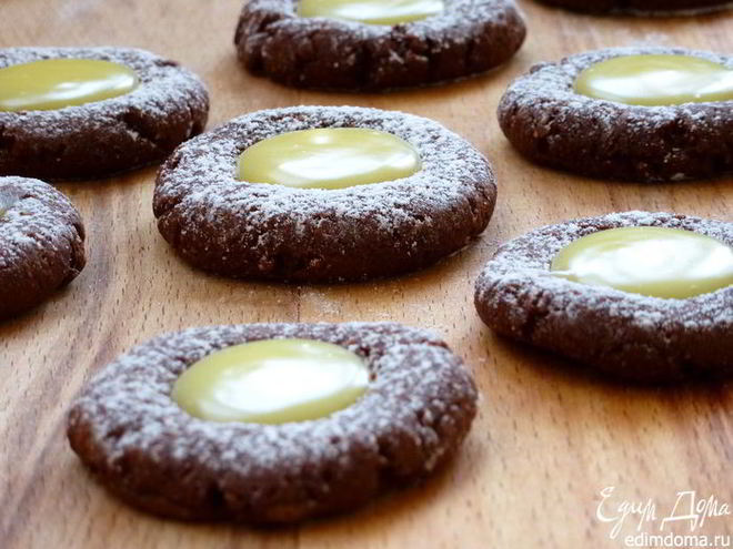 Рецепт шоколадна-миндального печенье белое на черном