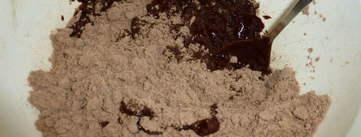 шоколадно-миндальное печенье белое на черном. Шаг 4