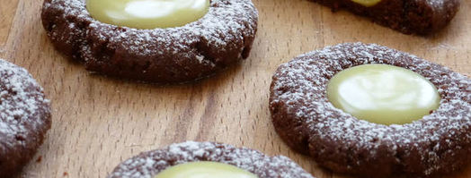 шоколадно-миндальное печенье белое на черном. Шаг 9