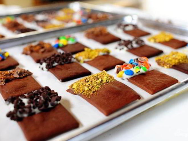 Рецепт шоколадного печенья с начинками на выбор