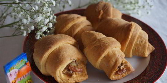 Воздушные рогалики с хрустящей ореховой начинкой