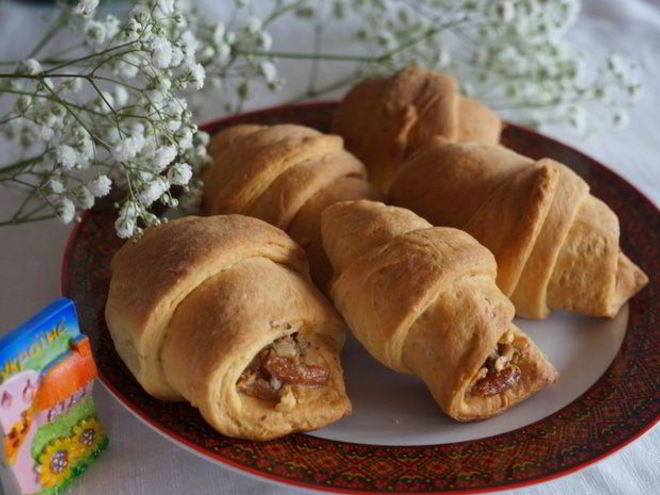 Рецепт воздушных рогаликов с хрустящей ореховой начинкой