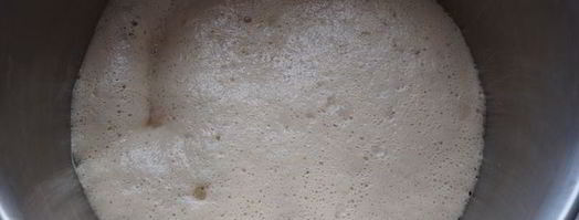 воздушные рогалики с хрустящей ореховой начинкой. Шаг 4